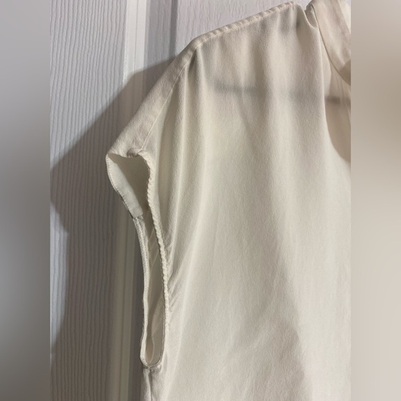 Club Monaco Silk Buttoned Sleeveless Lightweight Boxy White Blouse Size Medium - Picture 4 of 11